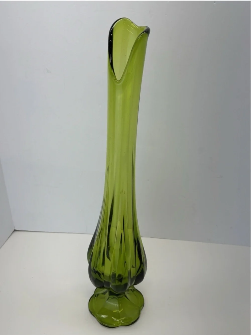 Vintage 19” Avocado Green Swung Vase Footed Flower Base MCM Viking LE Smith
